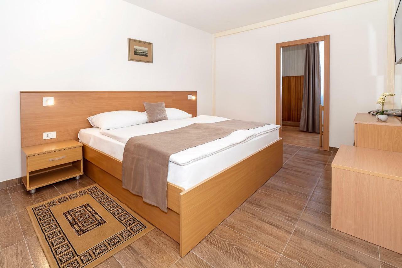 Hotel Omorika Punat Ngoại thất bức ảnh